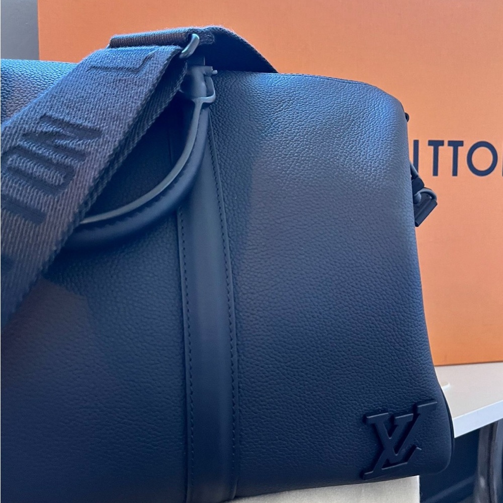 Louis Vuitton, Authentic, Aerogram Collection Kee… - image 2